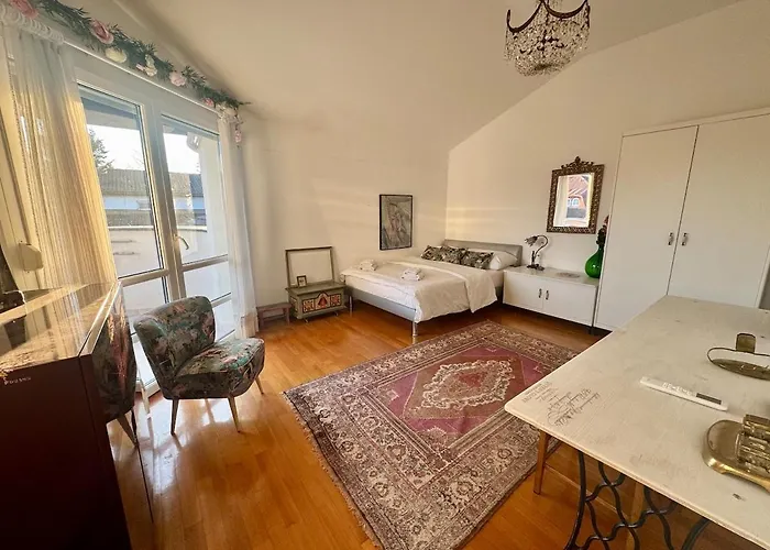 Peaceful & Spacious Villa With A Beautiful Garden
